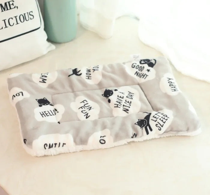 Winter Warm Pet Dog Soft Cushion Large Print Flannel Cotton Mattress Cat Pet Mat Bed Pad Rug Cartoon Printed Cat and Dog Pad