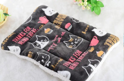 Winter Warm Pet Dog Soft Cushion Large Print Flannel Cotton Mattress Cat Pet Mat Bed Pad Rug Cartoon Printed Cat and Dog Pad