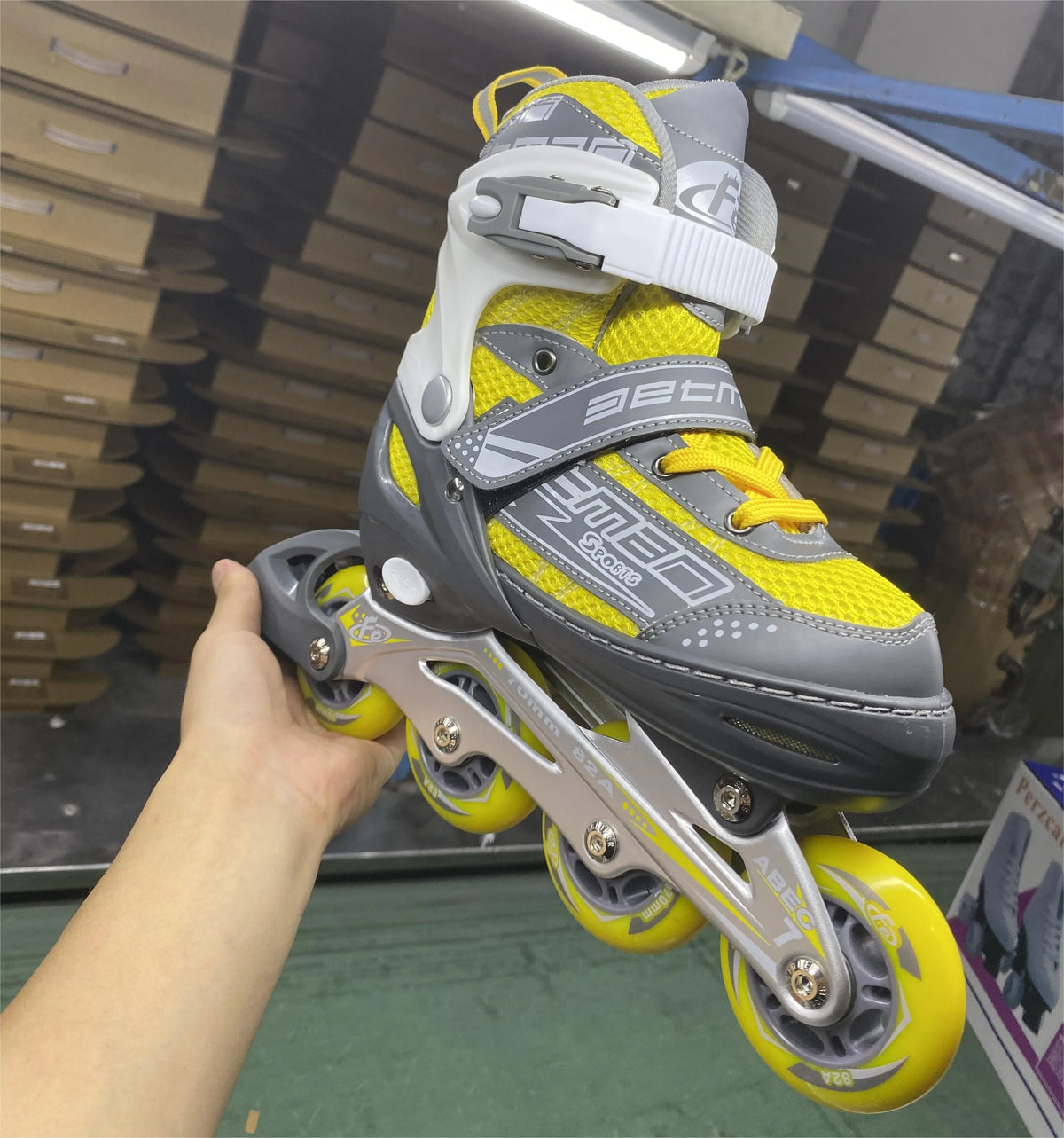Customizable 4-Wheel Roller Skates for Kids Adjustable Inline Skate Shoes With Aluminum Alloy Frame and Wheels