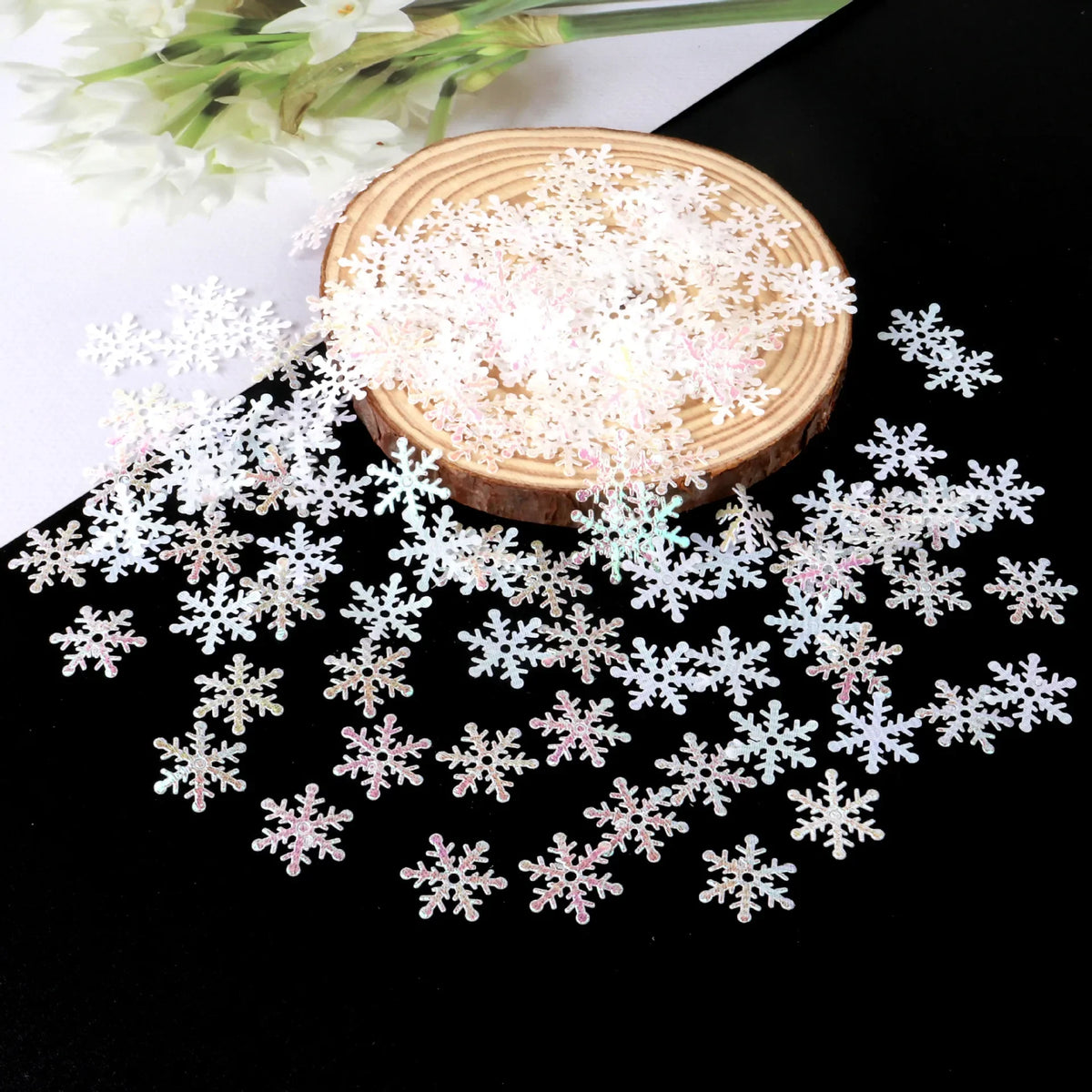300PCS Snowflake Confetti Snowflake Glitter Confetti Decorations for Winter Party Christmas Party Supplies DIY Craft Projects