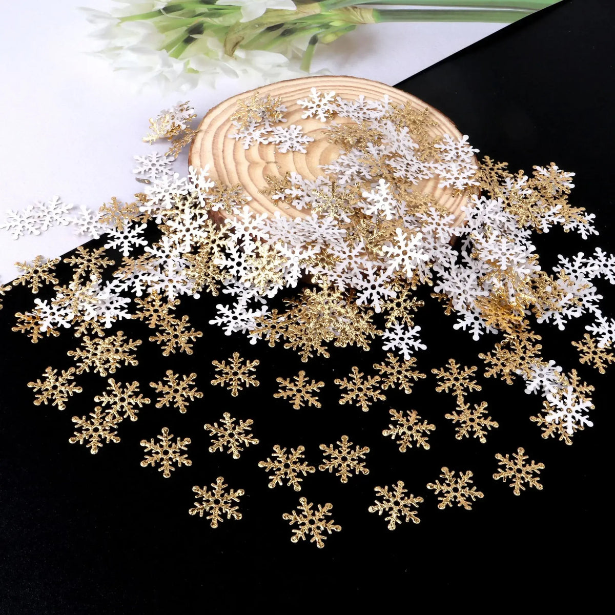 300PCS Snowflake Confetti Snowflake Glitter Confetti Decorations for Winter Party Christmas Party Supplies DIY Craft Projects