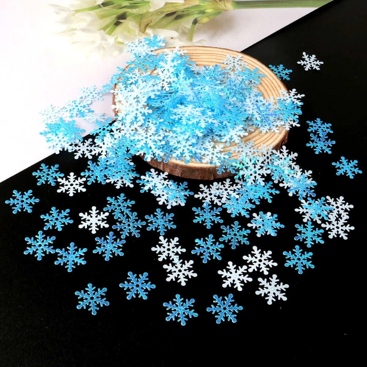 300PCS Snowflake Confetti Snowflake Glitter Confetti Decorations for Winter Party Christmas Party Supplies DIY Craft Projects