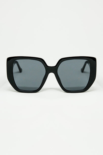 Black Pin-Up Style Sunglasses With Geometric Design and Cat Eyes