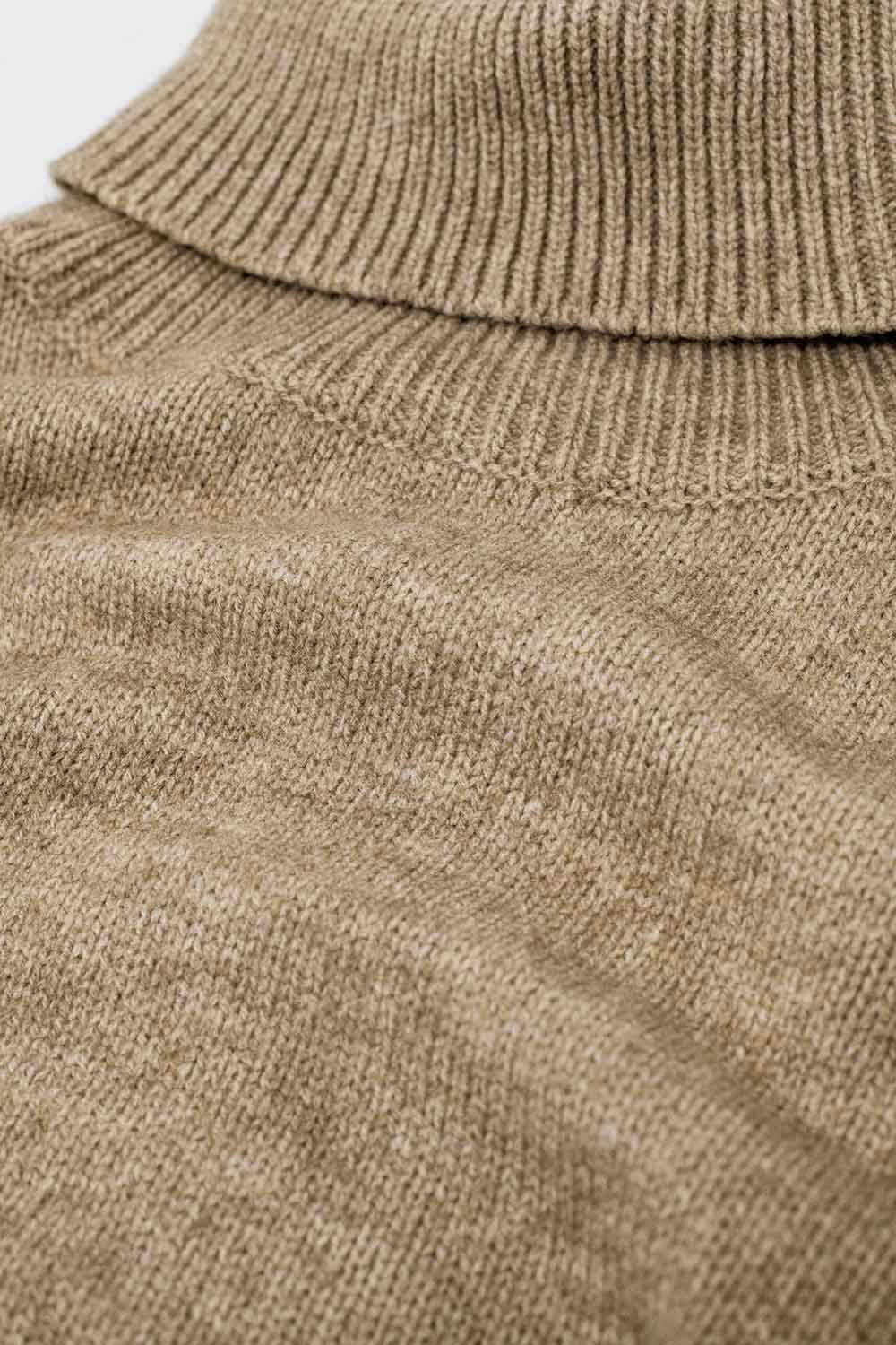 Loose Beige Sweater With Dropped Sleeves