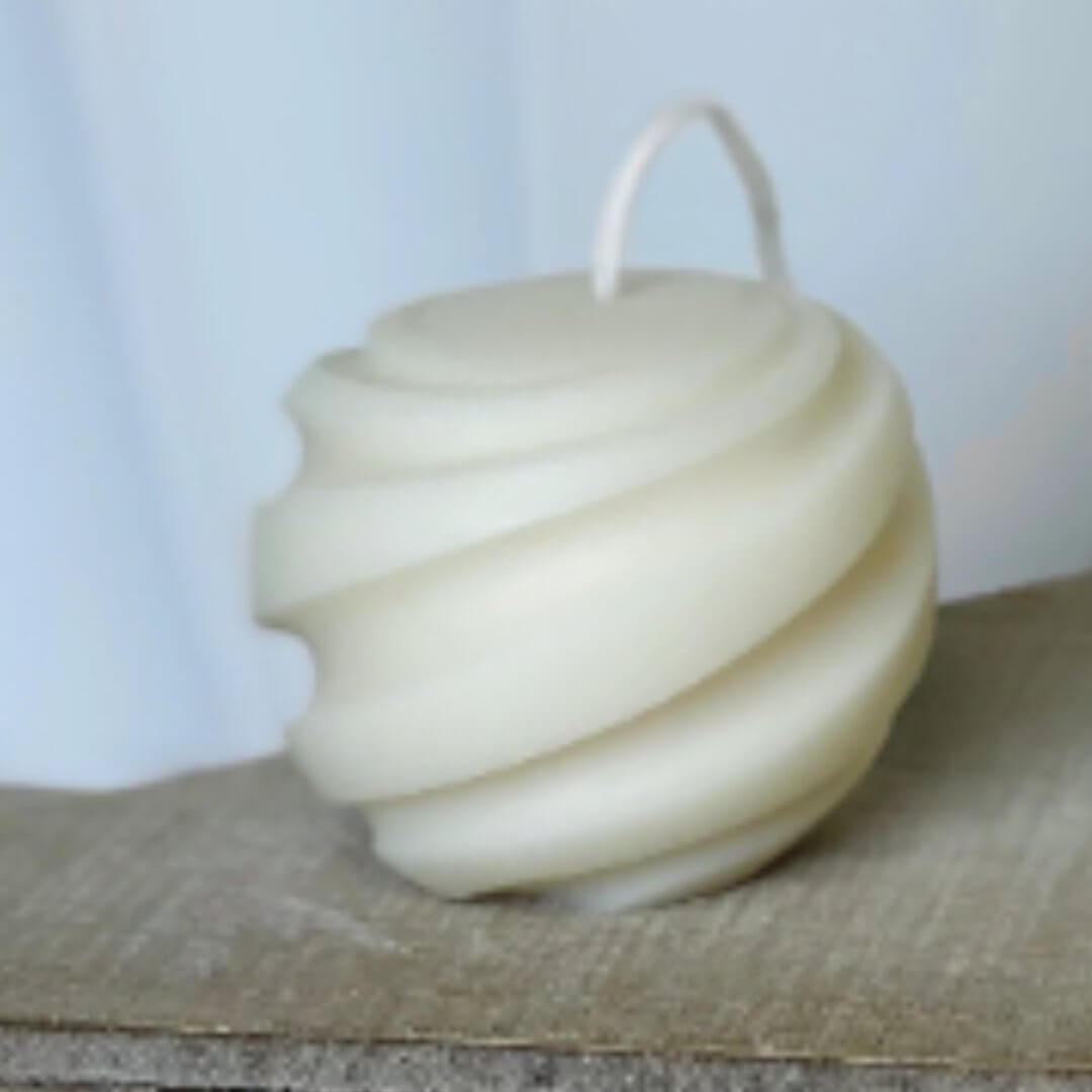 Swirl Candle | Minimalist Creation
